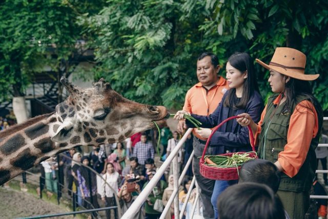 Wamenparekraf Apresiasi Kebun Binatang Surabaya Berhasil Bangkit dari Pandemi