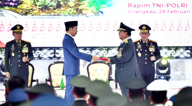 Presiden Jokowi Sampaikan Penganugerahan Pangkat Istimewa Prabowo sesuai UU