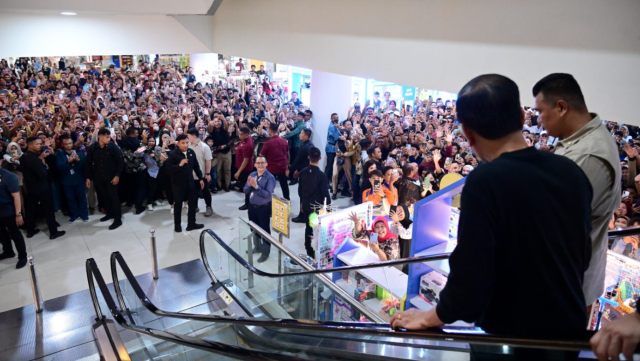 Malam Hangat di Samarinda: Ketika Presiden Jokowi Membaur dengan Masyarakat