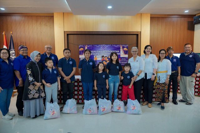 Kemenparekraf-Ikatan PIMTI Perempuan Indonesia Berbagi dengan Anak Yatim-Piatu