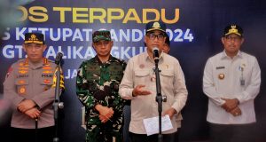 Pantau Gerbang Tol Kalikangkung, Menhub Imbau Pemudik Patuhi Aturan Rekayasa Lalu Lintas di Jawa Tengah