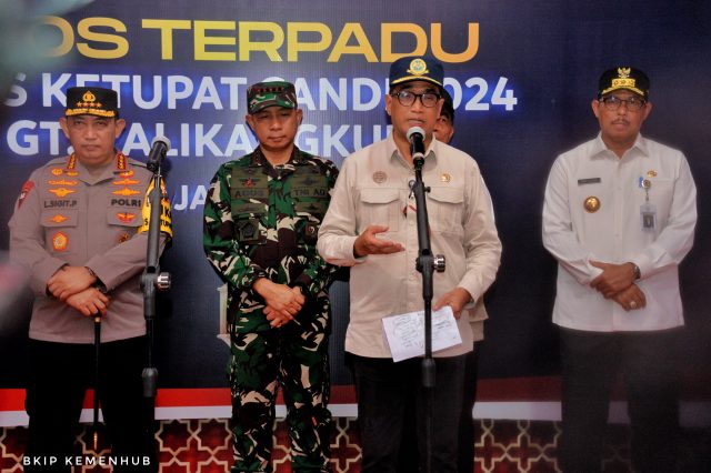 Pantau Gerbang Tol Kalikangkung, Menhub Imbau Pemudik Patuhi Aturan Rekayasa Lalu Lintas di Jawa Tengah