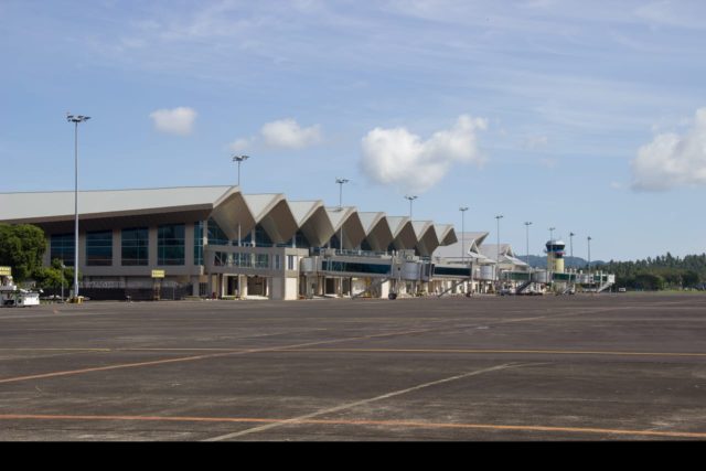 Erupsi Gunung Ruang, Operasional Bandara Sam Ratulangi Ditutup Sementara