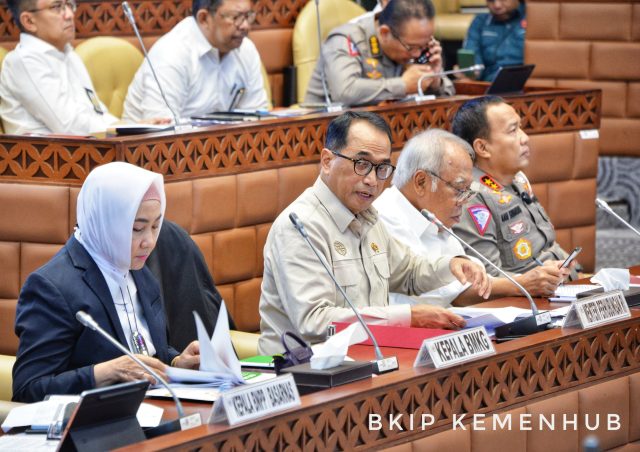 Rapat Kerja Dengan Komisi V DPR RI, Menhub Pastikan Kesiapan Sarana dan Prasarana Transportasi Jelang Angkutan Lebaran 2024