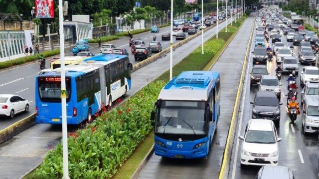 Kepemilikan Kendaraan Pribadi Terus Meningkat di Jabodetabek: Kendaraan Umum Alternatif Solusi Atasi Kemacetan?