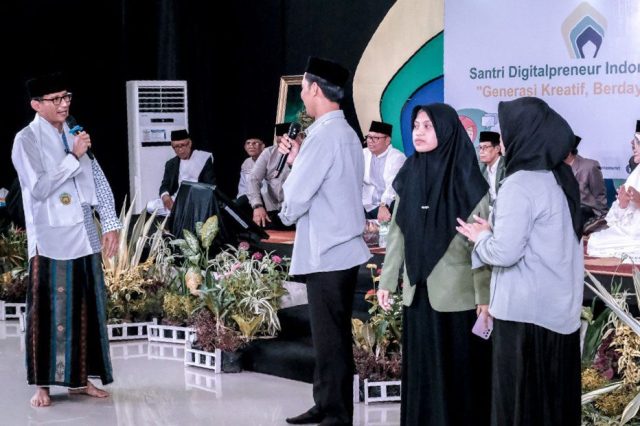 Menparekraf Dorong Santri Ponpes Syamsul 'Ulum Sukabumi Ciptakan Konten Digital Bermanfaat