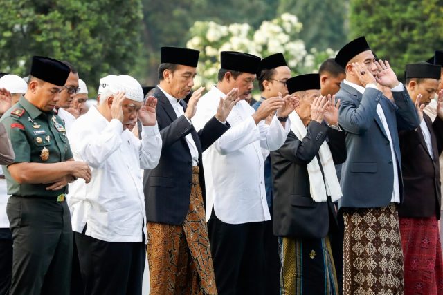 Berbaur dengan Masyarakat, Presiden Jokowi dan Pj Gubernur Jateng Salat Iduladha dan Kurban di Semarang