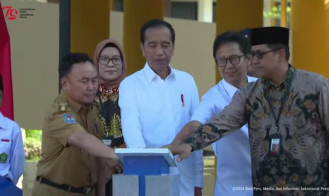 Presiden Jokowi Resmikan Bangunan Rehabilitasi dan Renovasi Sarpras Pendidikan di Kalteng