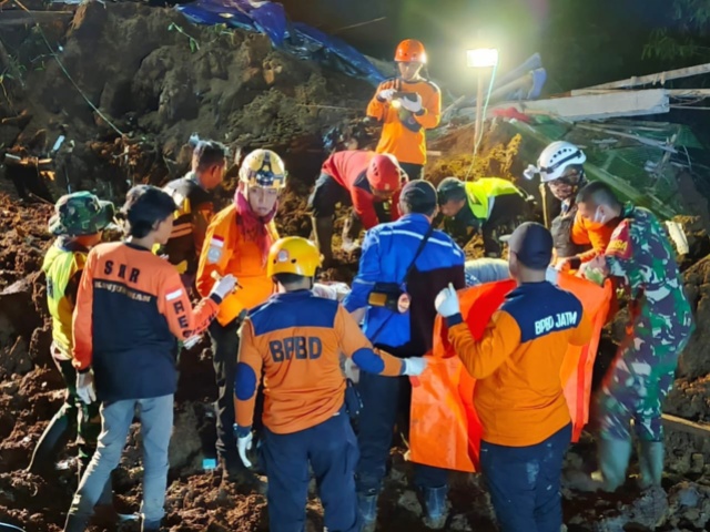 Longsor di Kesamben Blitar, BPBD Jatim Terjunkan Personel TRC dan Kirim Dukungan Logistik