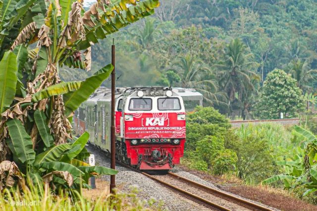 Sambut HUT RI Ke-79, KAI Hadirkan Ornamen Khusus di Kereta Api dan Stasiun