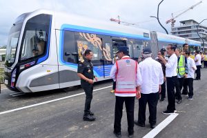 Presiden Tinjau Trem Otonom IKN