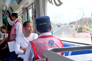 Presiden Tinjau Trem Otonom IKN 