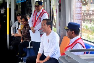 Presiden Tinjau Trem Otonom IKN 