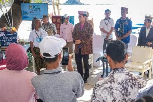 Menparekraf Gandeng Komunitas Jaga Keberlanjutan Wisata Bahari di Labuan Bajo