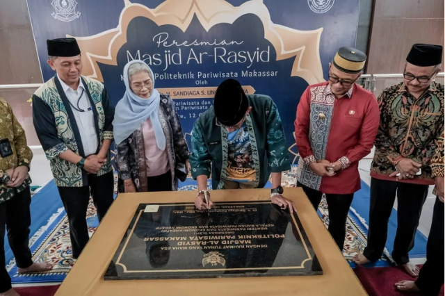 Menparekraf Resmikan Masjid Ar Rasyid Poltekpar Makassar