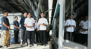 Uji Coba Autonomous Trem Berdaya Baterai, Wapres Gibran Rakabuming Harap Teknologi Ini Direplikasi di Kota Lain