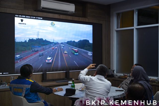 Puncak Arus Pergi Pertama Nataru, Menhub Dudy Tinjau Empat Gerbang Tol Utama Keluar Jakarta