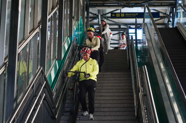 LRT Jabodebek Uji Coba Aturan Membawa Sepeda Standar pada Akhir Pekan