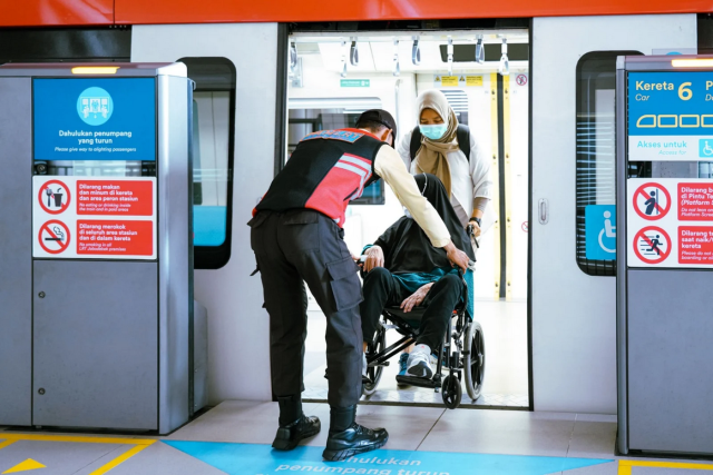 Memperingati Hari Disabilitas Internasional, LRT Jabodebek Hadirkan Layanan Ramah Disabilitas di Seluruh Stasiun