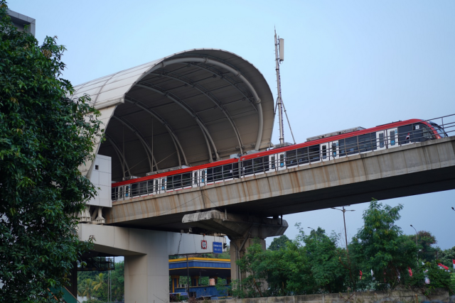 KAI Siapkan 5.598 Perjalanan LRT Jabodebek untuk Melayani Pengguna selama Angkutan Nataru 2024/2025