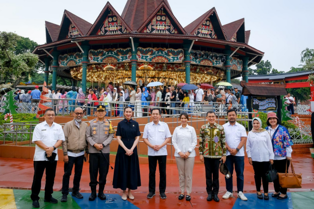 Menpar Pantau Suasana Libur Natal dan Tahun Baru di Kawasan Wisata Ancol