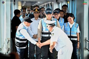 Sapa Penumpang KM Labobar di Tanjung Priok, Menhub Dudy Tegaskan Pelayanan Harus Berjalan dengan Baik