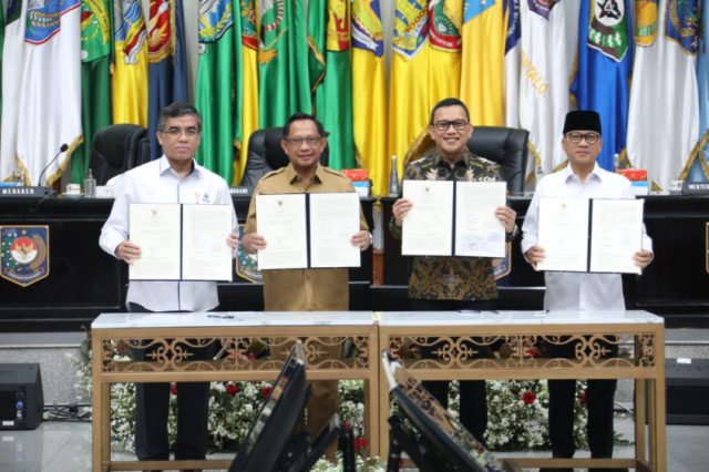 Mendagri Teken Nota Kesepahaman dan Surat Edaran Bersama untuk Lindungi Pekerja Migran