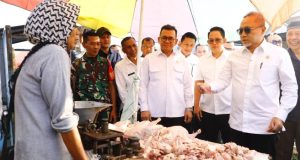 Pj Gubernur Jatim Dampingi Menko Bidang Pangan dan Mendag Tinjau Pasar Wisata Juanda Sidoarjo