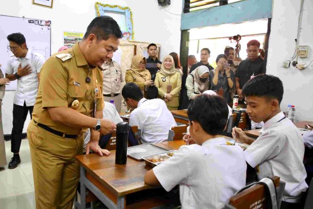 MBG Serentak Dimulai, Pj. Gubernur Teguh Targetkan 17 Satuan Pelayanan Pemenuhan Gizi Beroperasi di Jakarta pada Januari 2025