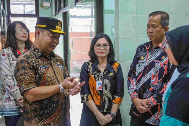 Tinjau Kondisi Puskesmas Pembantu Kebon Bawang II, Pj. Gubernur Teguh Instruksikan Segera Direnovasi