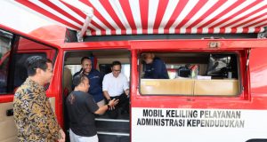 Wamendagri Bima Arya Apresiasi Layanan Mobil Keliling Dukcapil di Solo